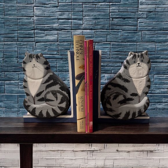 Wooden Gray Tabby Cat Bookends Blue & White Base - Picture 12 of 13